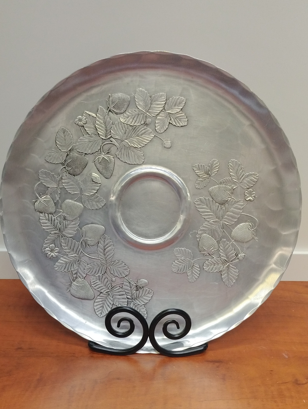 Hammered Aluminum Strawberries Wendell August Forge Round Serving Platter Dish